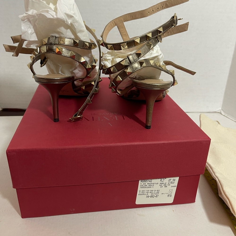 39 Valentino - Picture 2 of 6